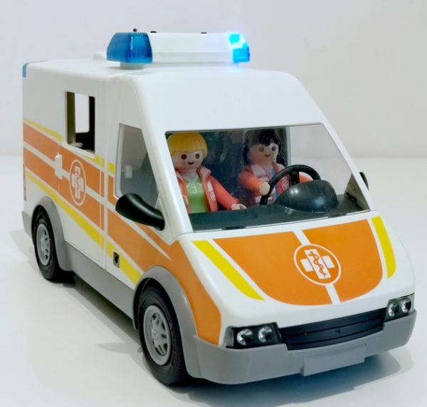 Ambulance avec gyrophare et sirène PLAYMOBIL 6685