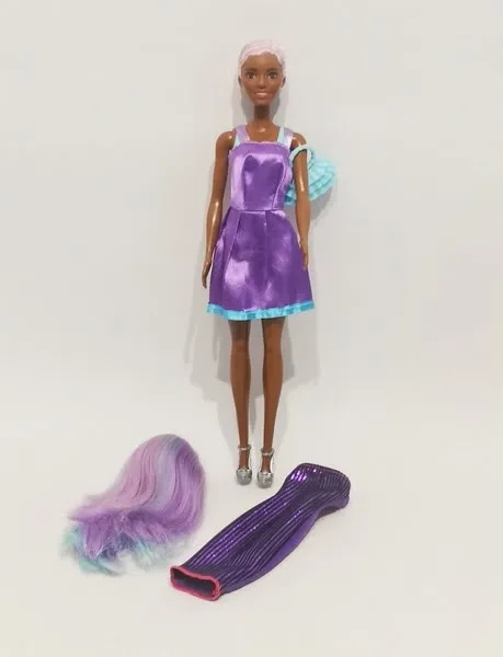 Barbie aux cheveux courts ou longs Mattel