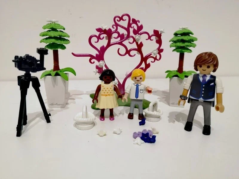 Enfants d'honneur avec photographe – Image 3