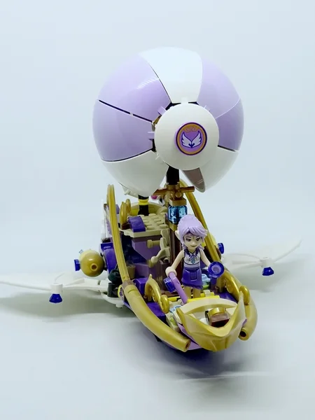 Le dirigeable d’Aira et la poursuite de l’amulette LEGO ELVES 41184