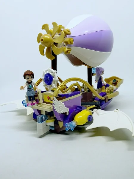 Le dirigeable d’Aira et la poursuite de l’amulette LEGO ELVES 41184