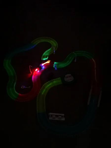 Circuit de voiture flexible et lumineux