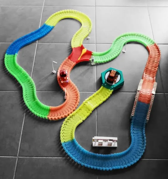 Circuit de voiture flexible et lumineux