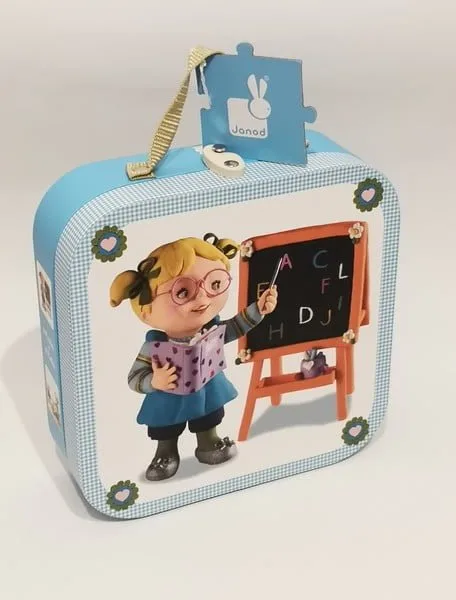 Lisa joue à la maitresse Janod