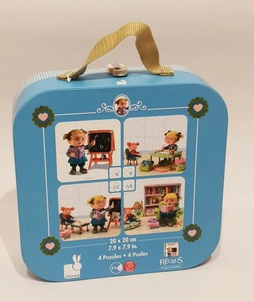 Lisa joue à la maitresse Janod