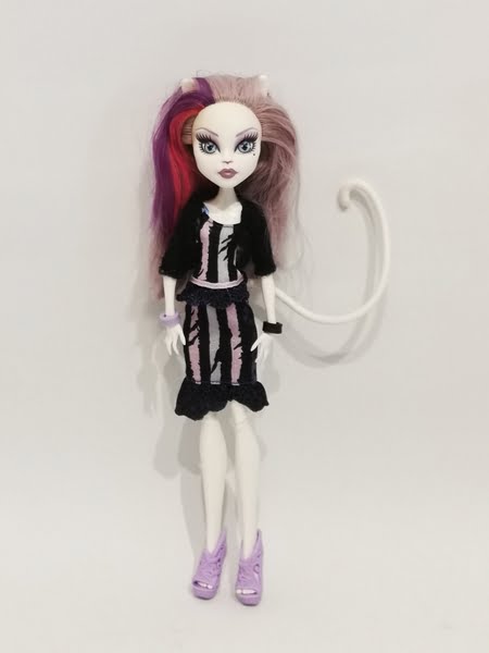 Monster High Catty Noir doll - Poupée revalorisée - Revaltoys