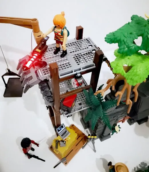 Campement des Explorers et Tyrannosaure Playmobil 9429