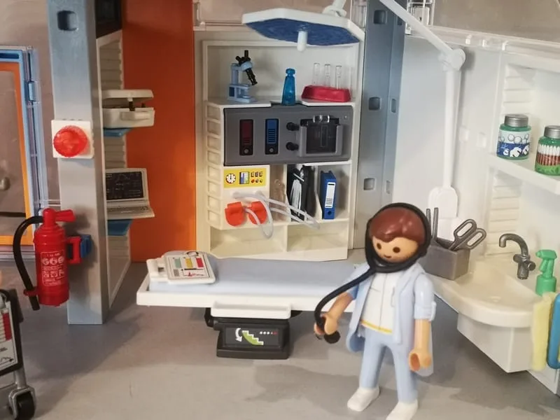 Hôpital aménagé Playmobil 70190
