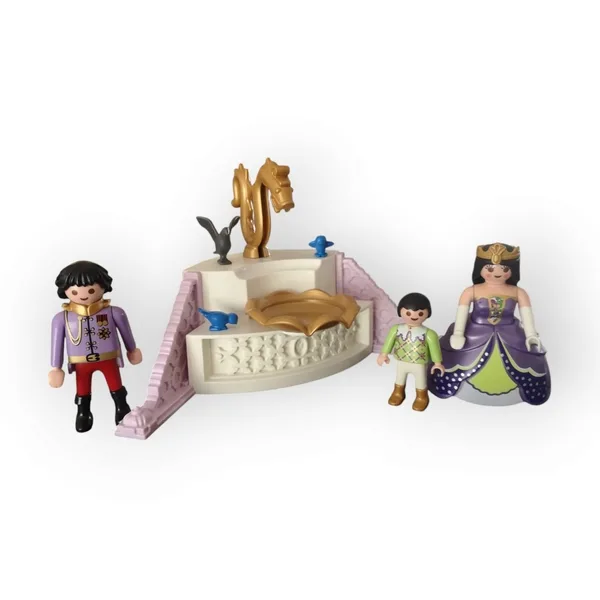 Famille Royale et fontaine Playmobil 