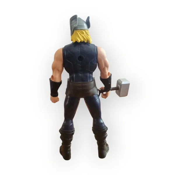Thor, le puissant dieu du tonnerre, prêt à défendre l’univers !
