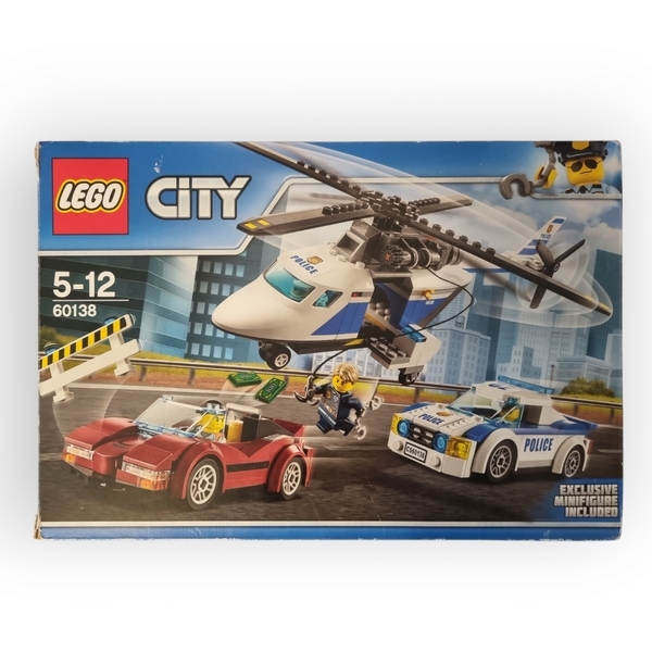 La course-poursuite en hélicoptère LEGO 60138