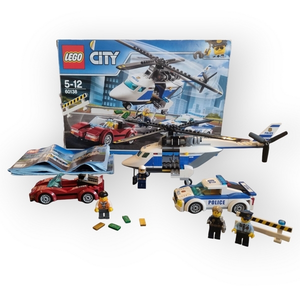 La course-poursuite en hélicoptère LEGO 60138