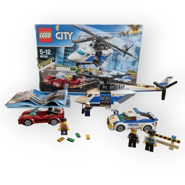 La course-poursuite en hélicoptère LEGO 60138
