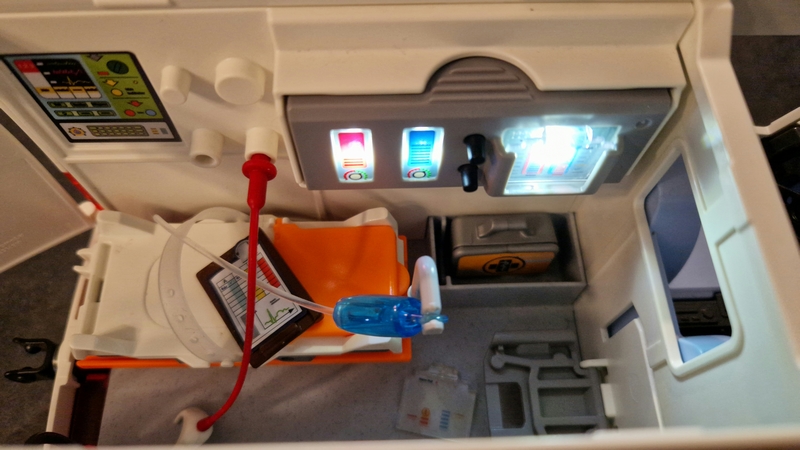 Ambulance et secouristes PLAYMOBIL 70049
